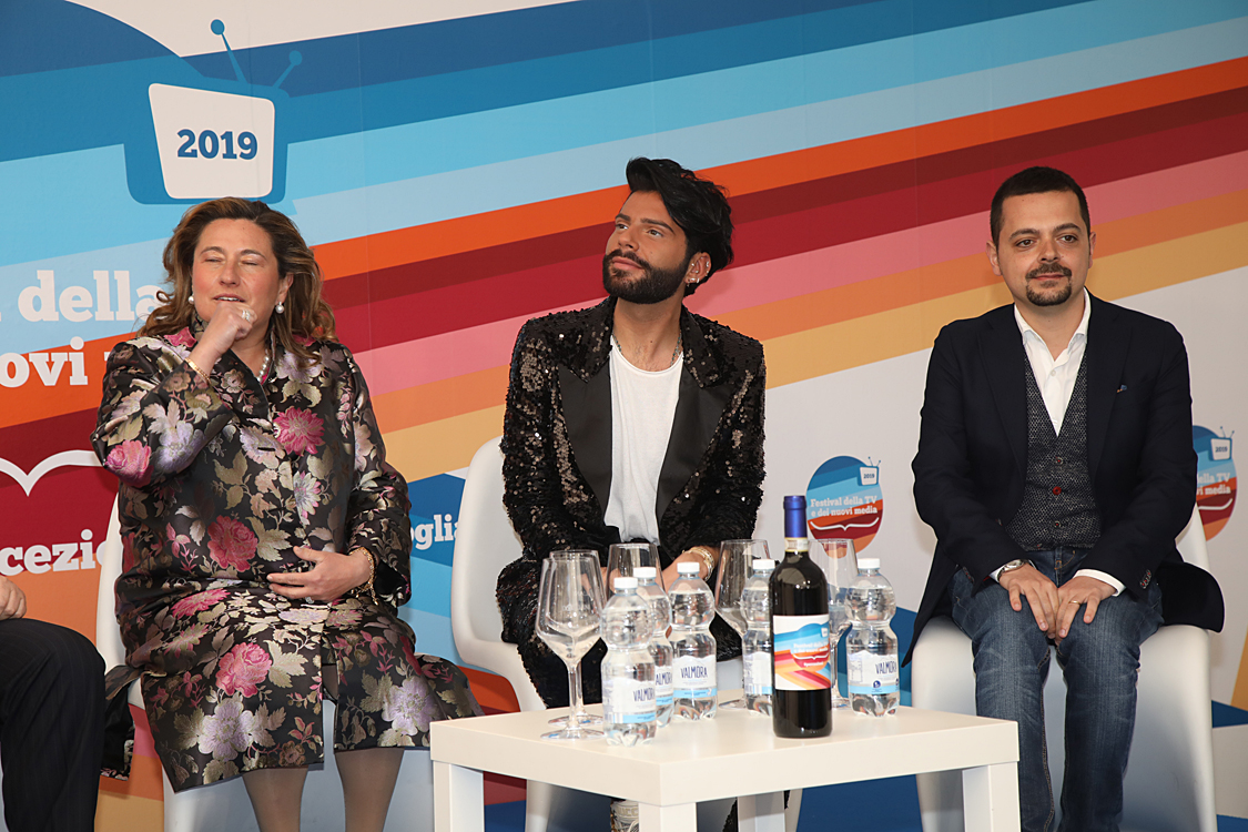 Festival della TV e dei Nuovi Media 2019_243.jpg - Real Time, la Tv delle meraviglie Un  racconto di storie e persone reali con contenuti attuali e uno stile innovativo in costante evoluzione,  ci porta con i suoi protagonisti nel mondo meraviglioso di due programmi divenuti ormai cult:  “Il Castello delle cerimonie” e “Il Salone delle Meraviglie”.Federico Lauri, Imma Polese, Gesualdo Vercio con Alessandra Comazzi.